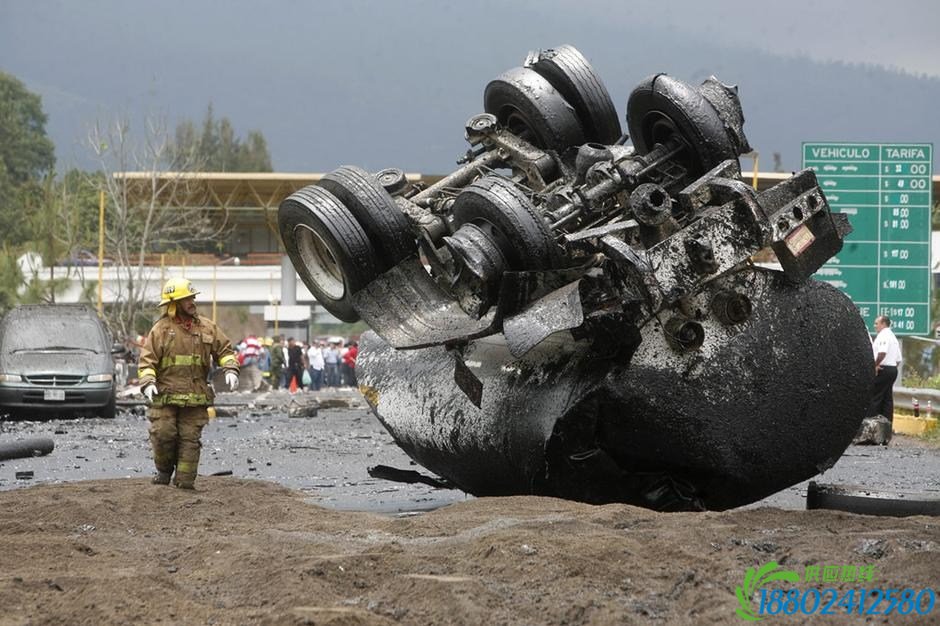 墨西哥一油罐车爆炸
