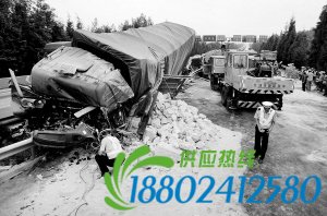 大货车撞上油罐车 昆曲高速堵了5小时::云视网
