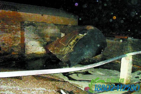 [图文]西安市灞桥区油库内4个储油罐爆炸 致6人烧