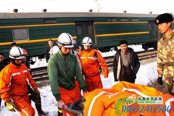 公交车火车相撞 公交车火车相撞场面惨烈