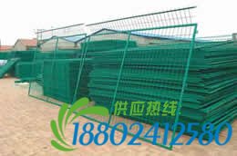 撞上公路护栏网