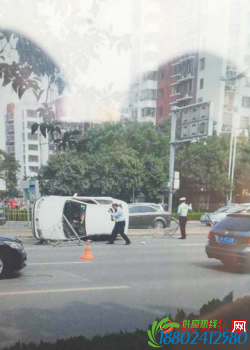 济南一轿车撞穿护栏警方在车上搜出针管(图)