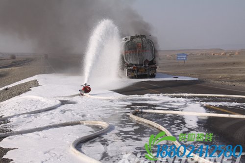 省道油罐车变身“定时炸弹” 新疆吐鲁番消防迅速排爆