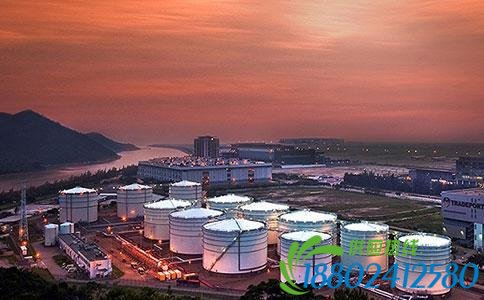 全球储油空间告急，美国盯上空火车和油罐车！