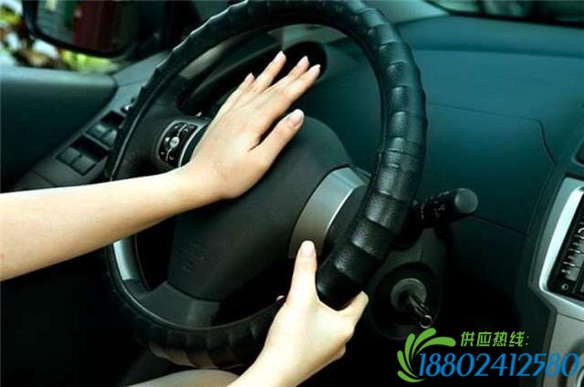 对向油罐车连按喇叭被认为在挑衅,最后大家都