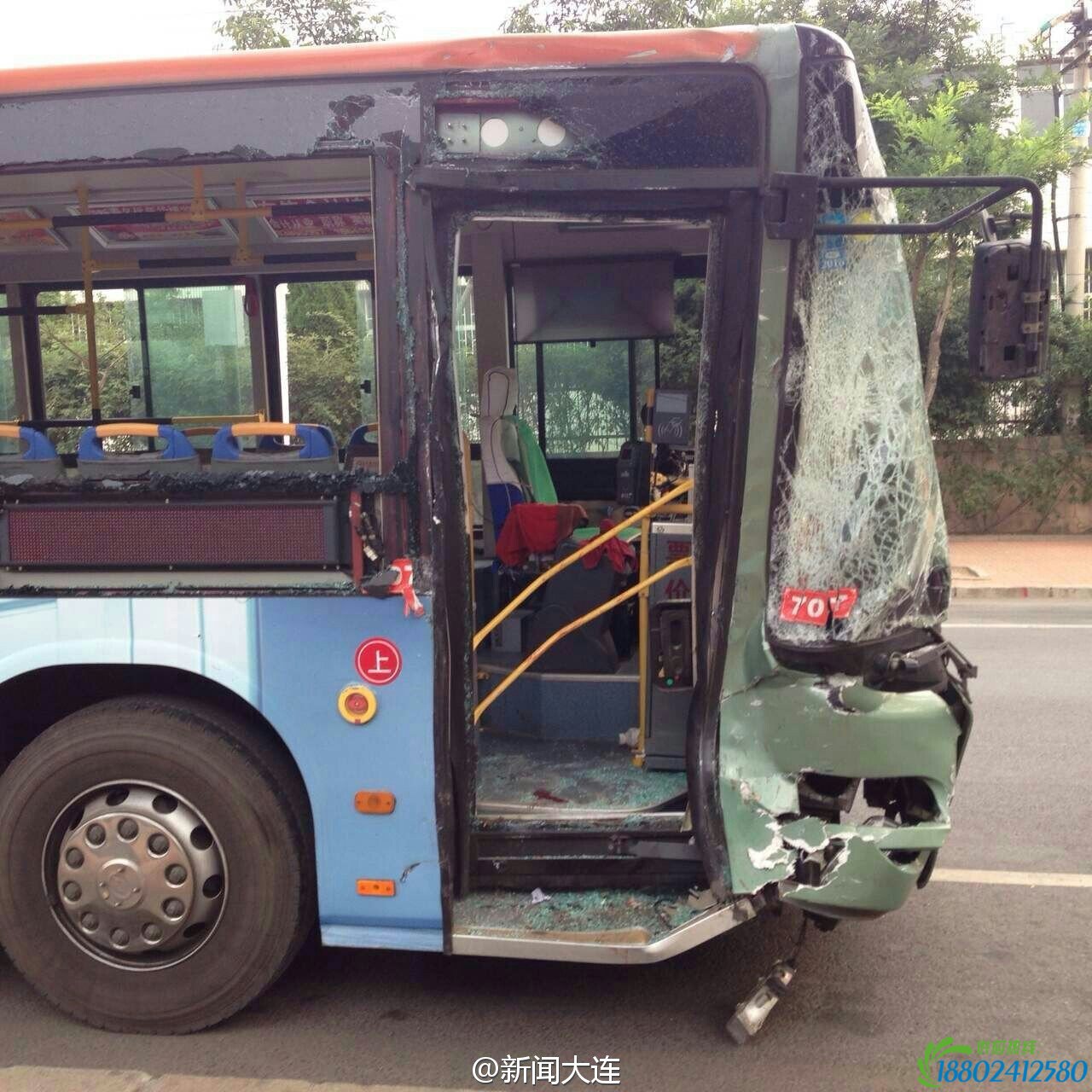 大连一油罐车与公交相撞 20多人受伤