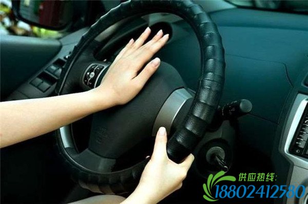 对向油罐车连按喇叭被认为在挑衅,最后很后悔