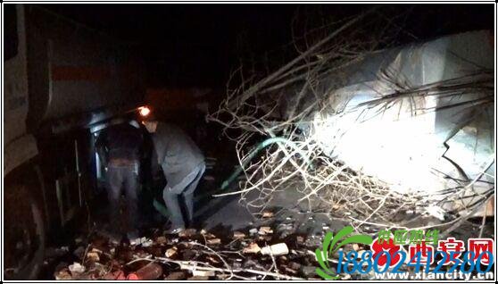 32吨“毒液”泄露国道旁 12小时坚守保平安