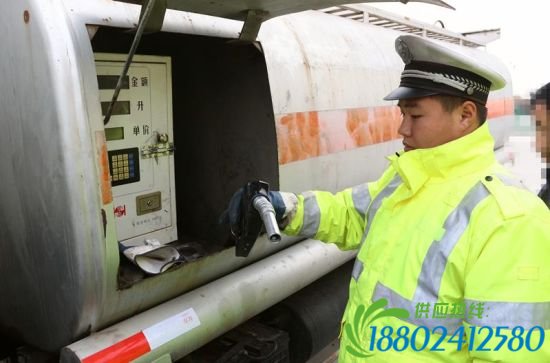 “两会”安保第一线“幽灵”加油车 垦利县公安