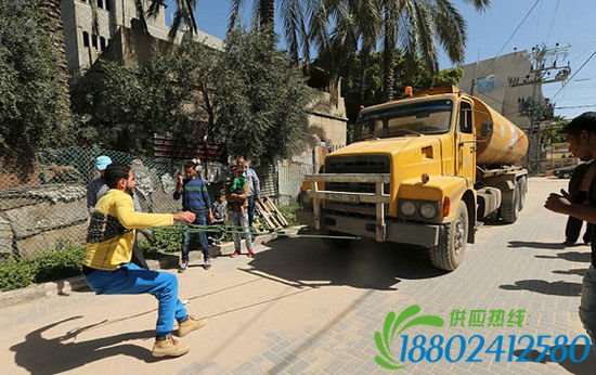 巴勒斯坦小伙神力惊人 可拉动15吨油罐车