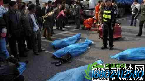 河南客车货车相撞 5死16伤重大车祸