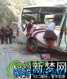 河南客车货车相撞 5死16伤重大车祸
