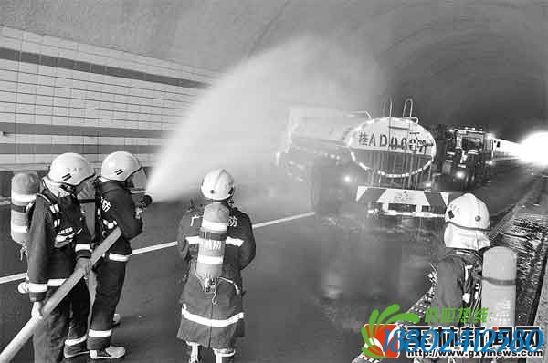 应急演练：模拟玉铁高速隧道发生油罐车爆炸事