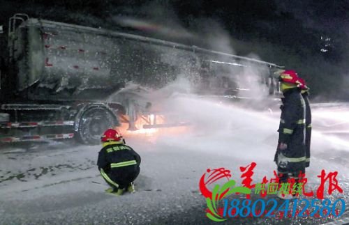 深圳一油罐车疑泄露 爆燃腾起数十米火光