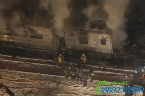 纽约突发火车与吉普相撞事故：至少7死，十多人