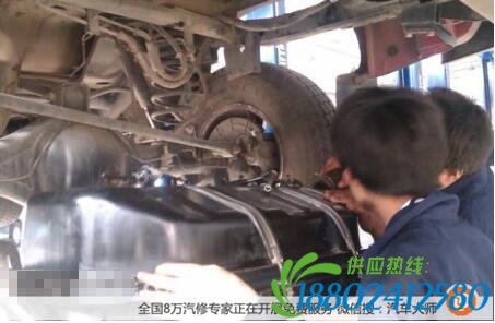 为省20加油后汽车竟然“兔子蹦” 整箱汽油变白