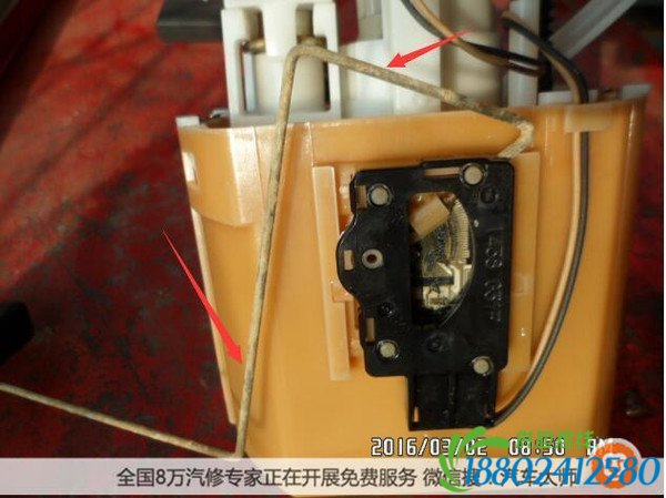 为省20加油后汽车竟然“兔子蹦” 整箱汽油变白