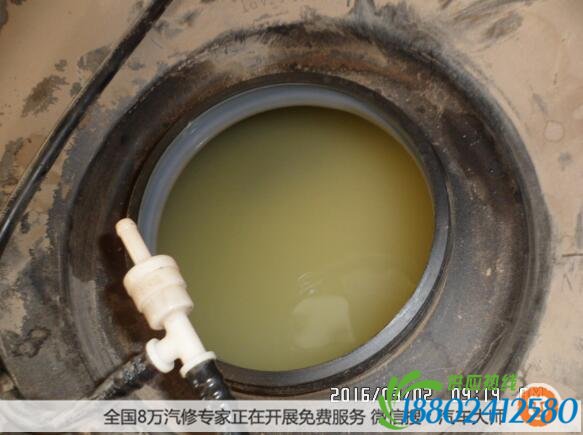 为省20加油后汽车竟然“兔子蹦” 整箱汽油变白