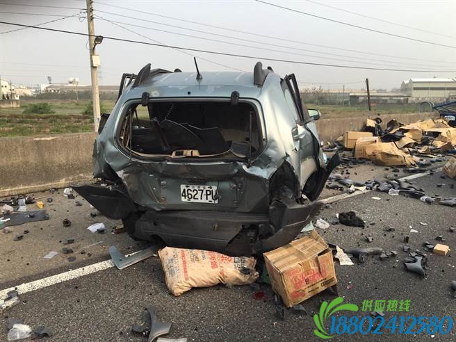 國道一號南下196公里油罐車連環追撞5車撞成廢鐵兩人命危