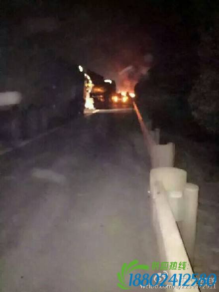 岳阳高速油罐车爆炸事故现场