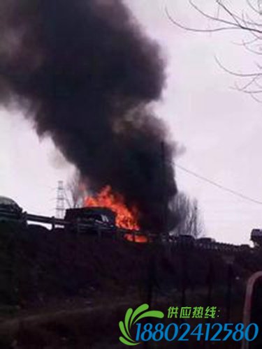 京港澳高速岳阳段油罐车爆炸（图）2死2伤波及