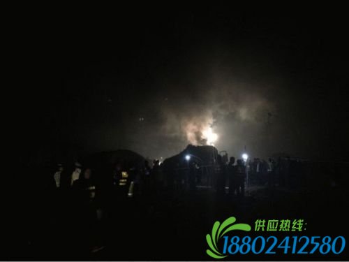 京港澳高速汨罗段油罐车爆炸事故现场(图)