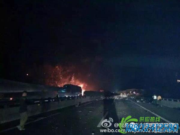 滚动：京港澳高速汨罗段发生油罐车爆炸事故