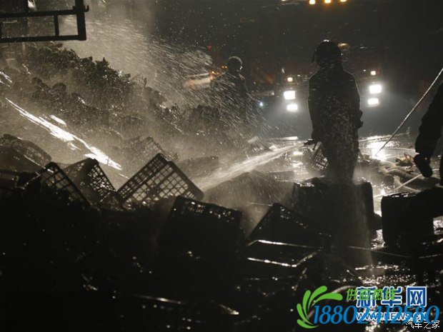 5死20伤京港澳高速湖南段一油罐车爆炸