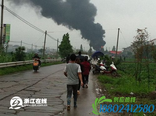 快讯：台州一辆油罐车在加油站发生爆炸 一人受伤
