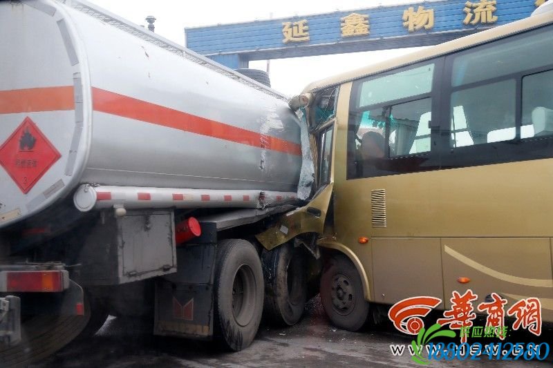 中巴车油罐车108国道相撞数人伤 事故原因正调查
