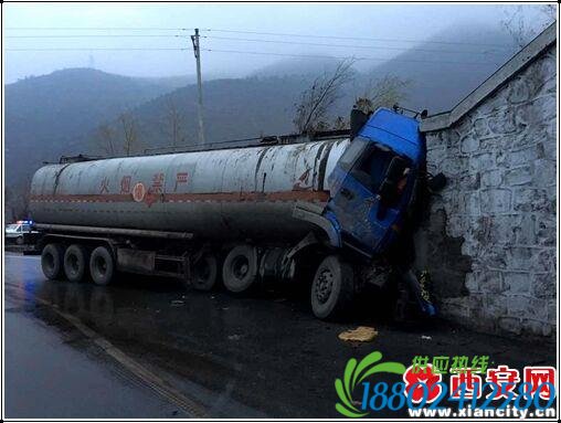 罐车撞桥洞造成宝成铁路中段1小时34分钟(最新)