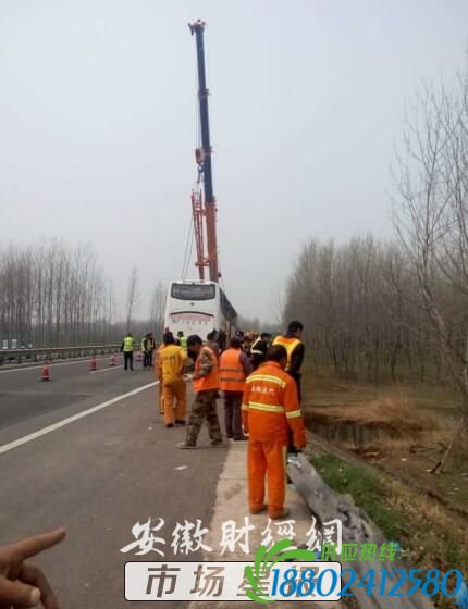 萧县：客车失控撞上护栏 6人遇难