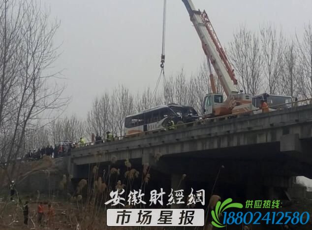 萧县：客车失控撞上护栏 6人遇难