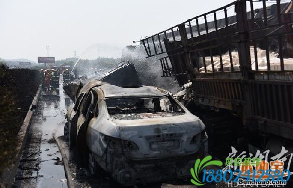 高速5车连撞起火1人死亡 装有双氧水的槽罐车被追尾