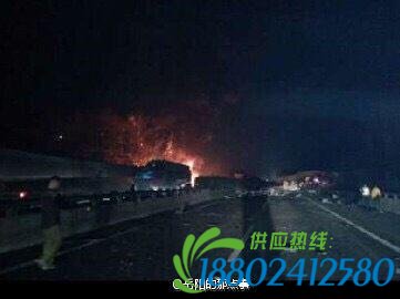 京港澳高速岳阳段一汽车爆炸已造成2死2伤