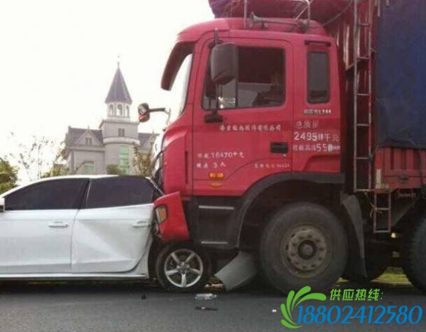 大车再酿悲剧，路上与大车如何安全相处需知道这些