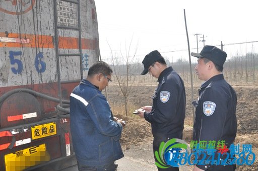 阳信商店派出所开展打击打孔盗油集中路查路检专项行动
