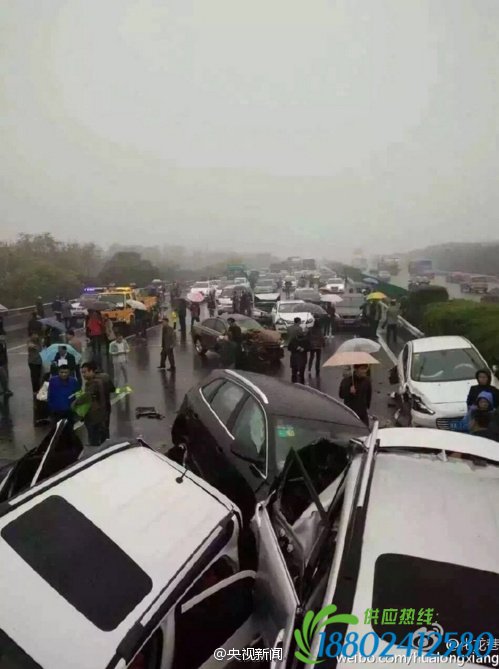 沪宁高速常州段发生连环车祸(图)