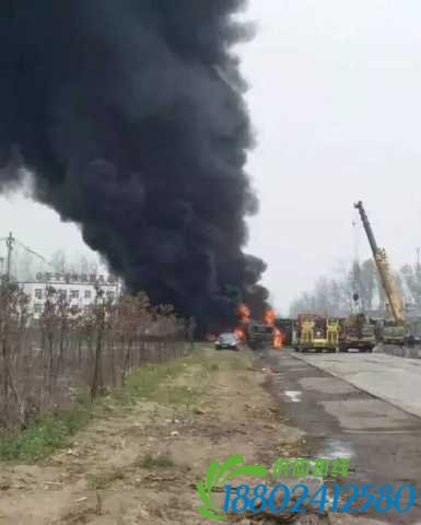 南两油罐车爆炸！伤亡不明！人民快报网
