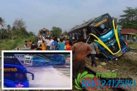 泰国火车迎面撞游览车 酿3死逾30人伤