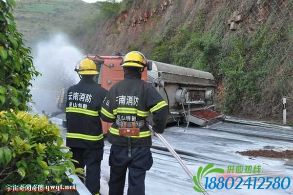 16吨汽油油罐车侧翻泄漏保龙高速中断近16小时