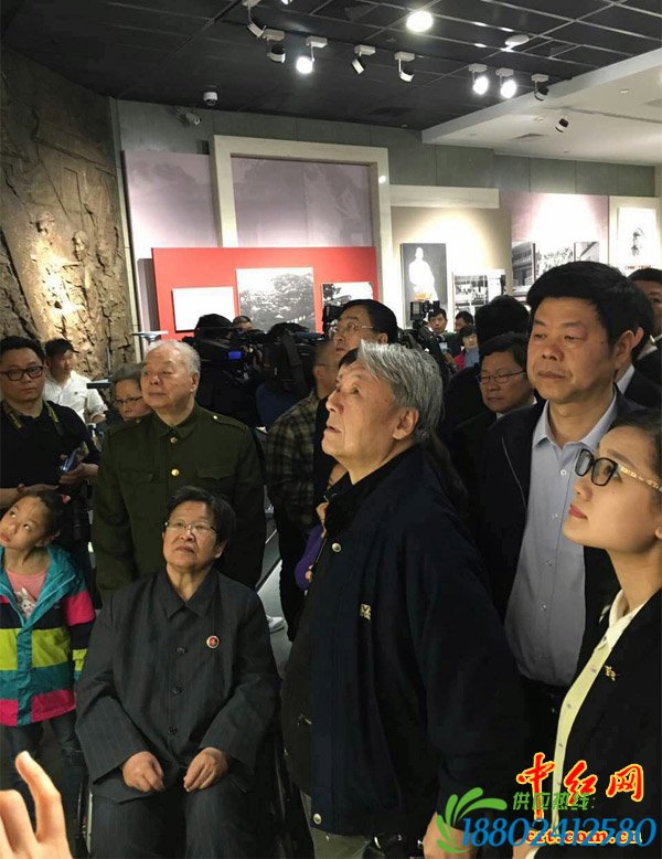 毛家人集体参加毛泽民纪念活动 毛远新参加(图