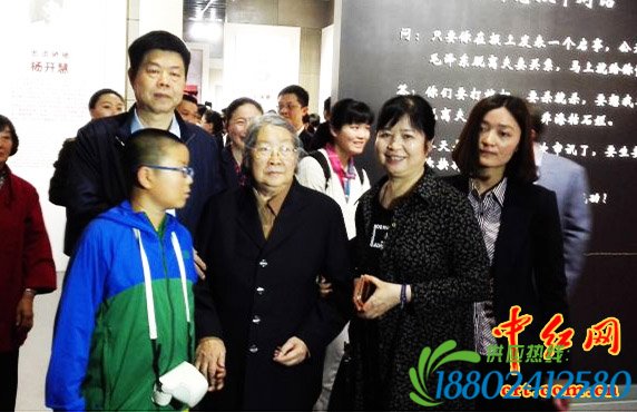 毛家人集体参加毛泽民纪念活动 毛远新参加(图