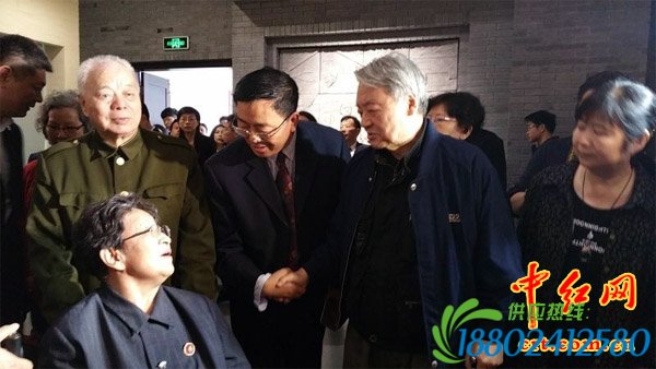 毛家人集体参加毛泽民纪念活动 毛远新参加(图