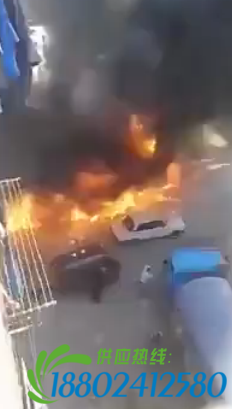 网曝发生埃及一幕 油罐车瞬间爆炸起火