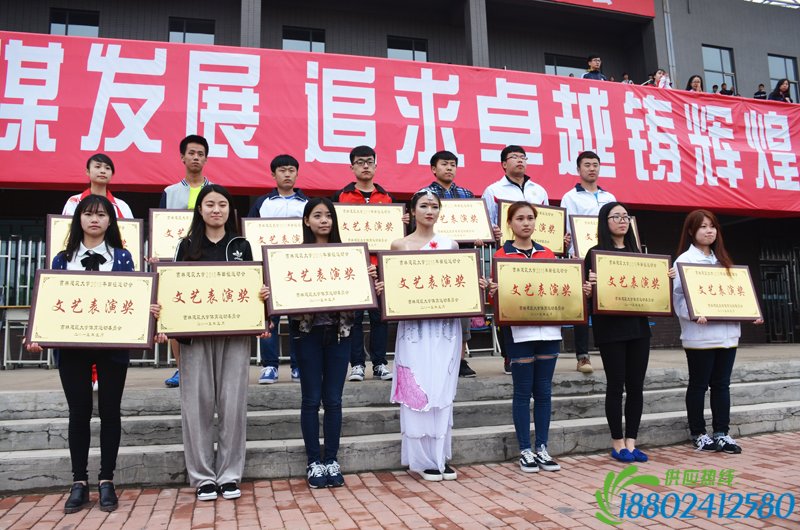 博乐现金网开户平台：南阳一油罐车侧翻汽油泄