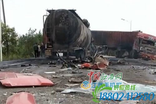 昌万公路两车相撞现场惨烈（图）