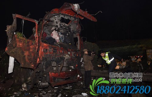 京港澳高速湖南段油罐车爆炸变乱已造成2死2伤