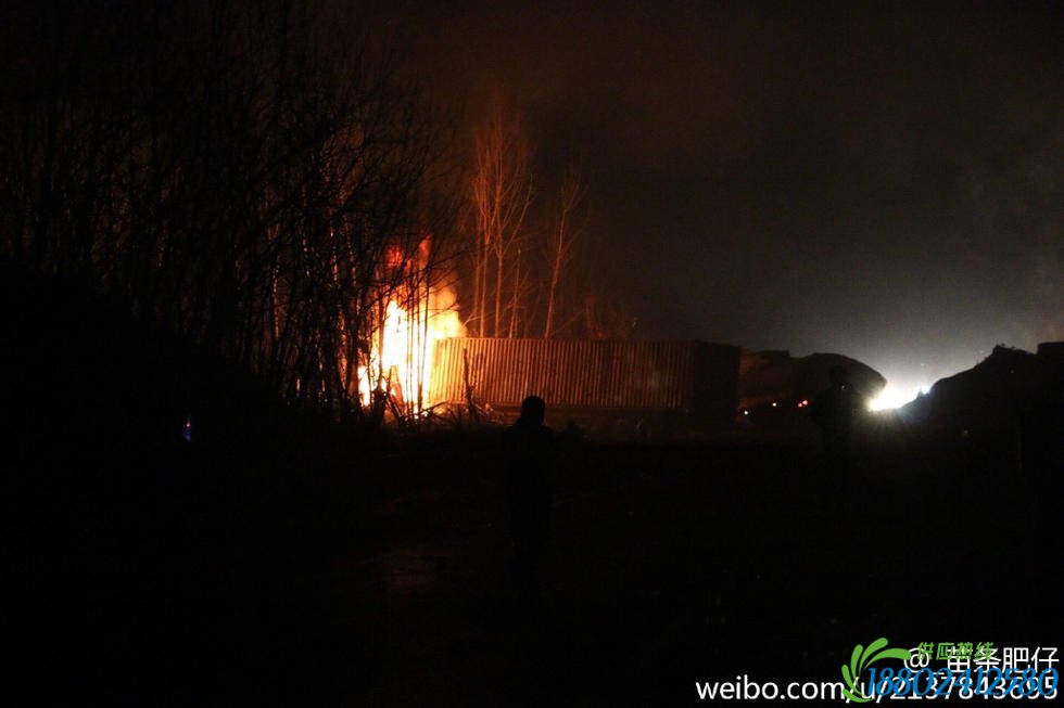 京港澳高速湖南段一油罐车爆炸现场视频 爆炸原因是什么