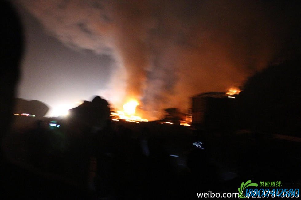 京港澳高速湖南段一油罐车爆炸现场视频 爆炸原因是什么